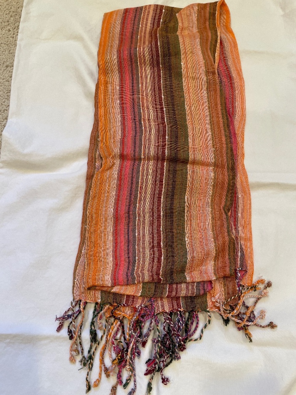 Women’s scarf with fringe